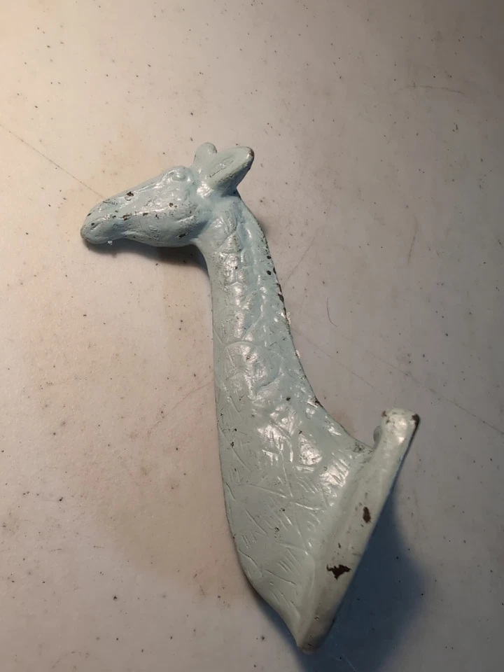 Gancho para abrigo jirafa bronce vintage 3 3/4" de alto pintado blanco Foto 4 de 4