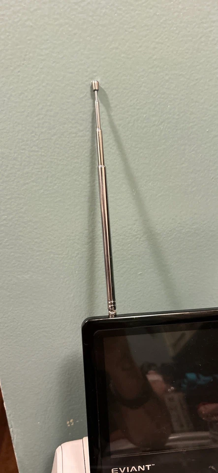 Eviant T7 7" Portable LCD TV - Black - Image 2 of 4