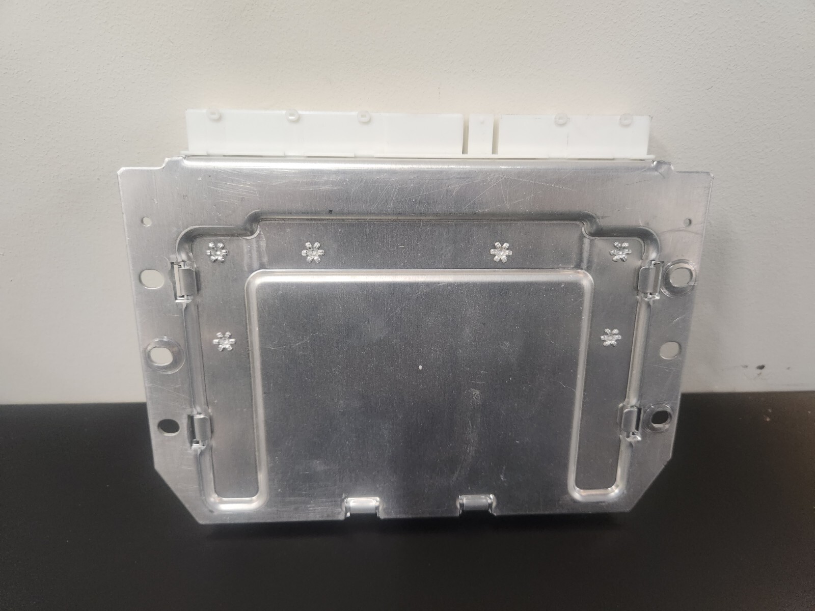 2017 Maserati Levante Suspension Control Module OEM 670101215 