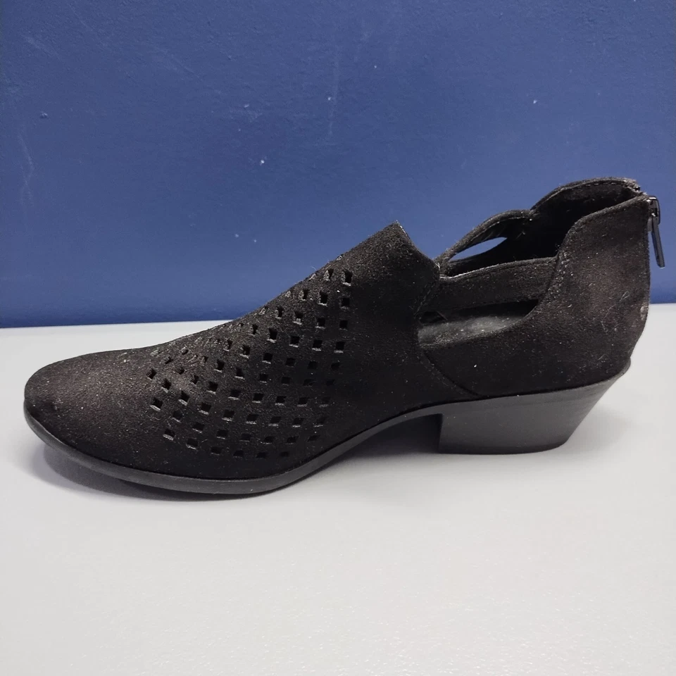 Soda Ankle Cutout Booties Womens Size 8.5 Black Perforated Suede Back Zipper - Image 4 of 4