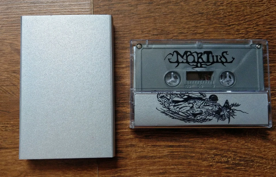 MORTIIS – Ånden Som Gjorde Opprør (MC Tape) Ltd. 100 handnumbered - Image 3 of 4