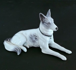 Vintage Occupied Japan GERMAN SHEPHERD 1940's - 1950's Dog Porcelain Figurine