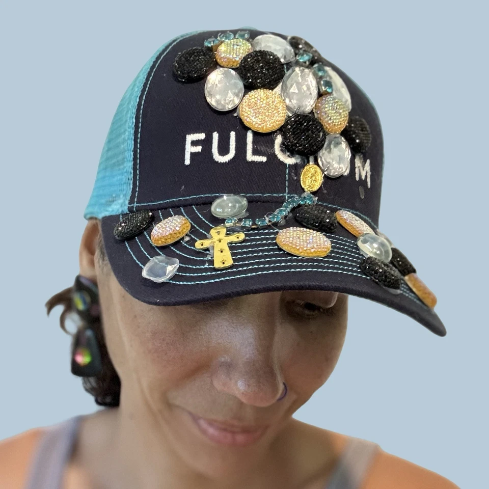 Gorra de béisbol de camionero reutilizable joyería chatarra única en su clase sombrero reciclado hecho a mano Foto 3 de 4