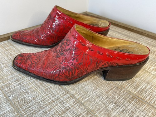 Charlie 1 Horse Lucchese red Etched 