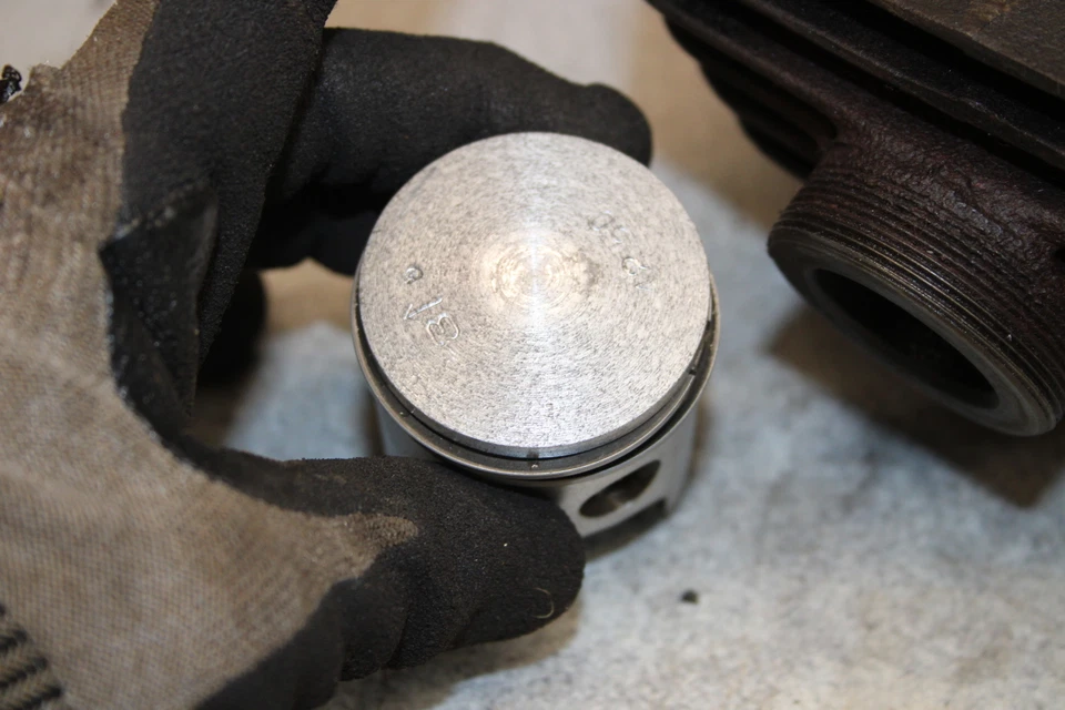 Yamaha RD60 1974 motor cilindro de extremo superior con pistón de gran tamaño de 42,50 mm 1519 AAE Foto 3 de 4