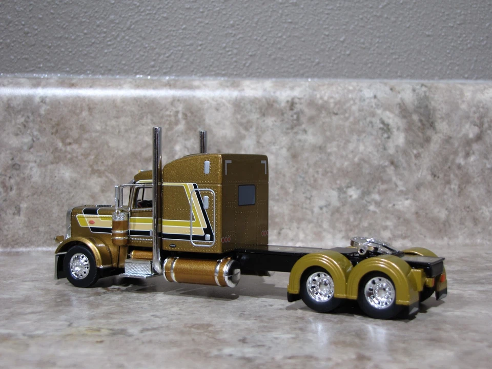DCP 1/64 Gold Black Peterbilt 389 Semi Truck Farm Toy - Image 3 of 4