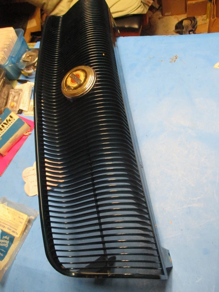 решетка радиатора для моделей 94-97 Chrysler New Yorker + LHS, новая без наклеек и следов hr73pgf - Изображение 2 из 3