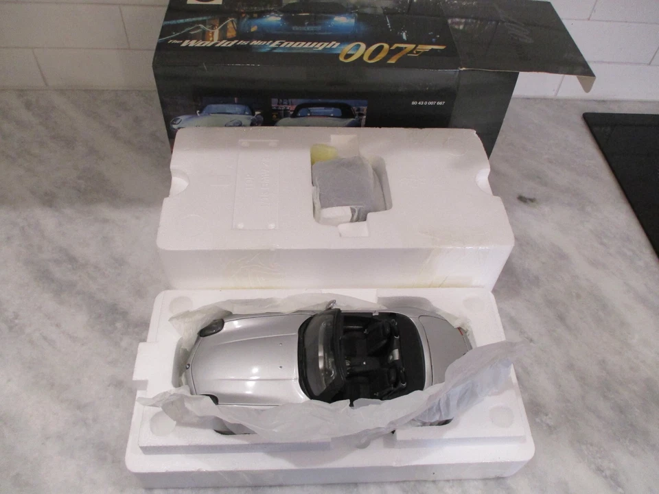 1999 BMW Z8 007 JAMES BOND EDITION 1/18 DIECAST w/BOX WORLD IS NOT ENOUGH KYOSHO - Image 3 of 4