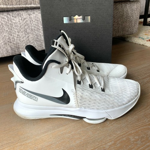 lebron witness 5 size 13