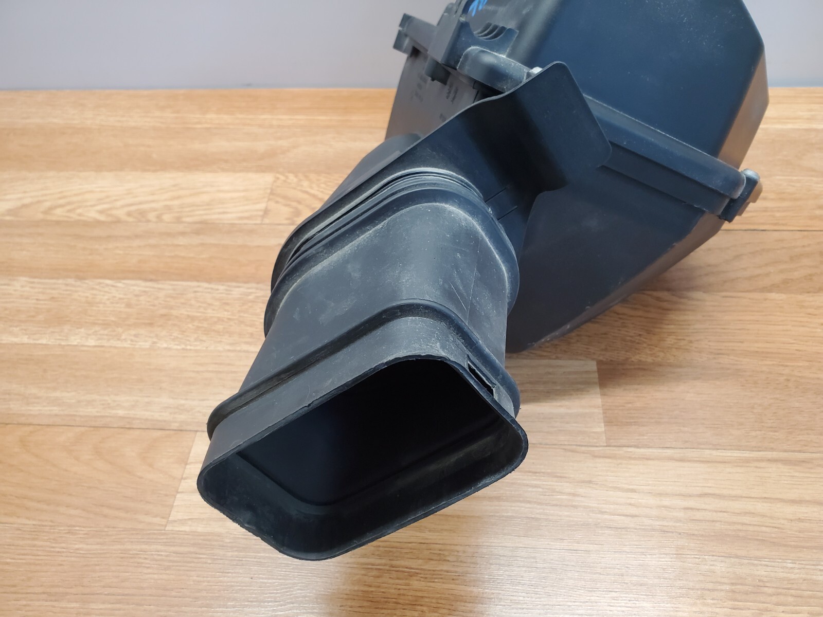 ✅ OEM BMW M6 F06 F13 F10 S63 Left Side Air Filter Cleaner Intake Muffler Airbox