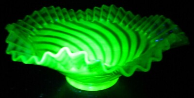 Antique Opalescent Swirl Canary Vaseline Glass Ruffled Bowl 3.25'' x 9.25'' Excel