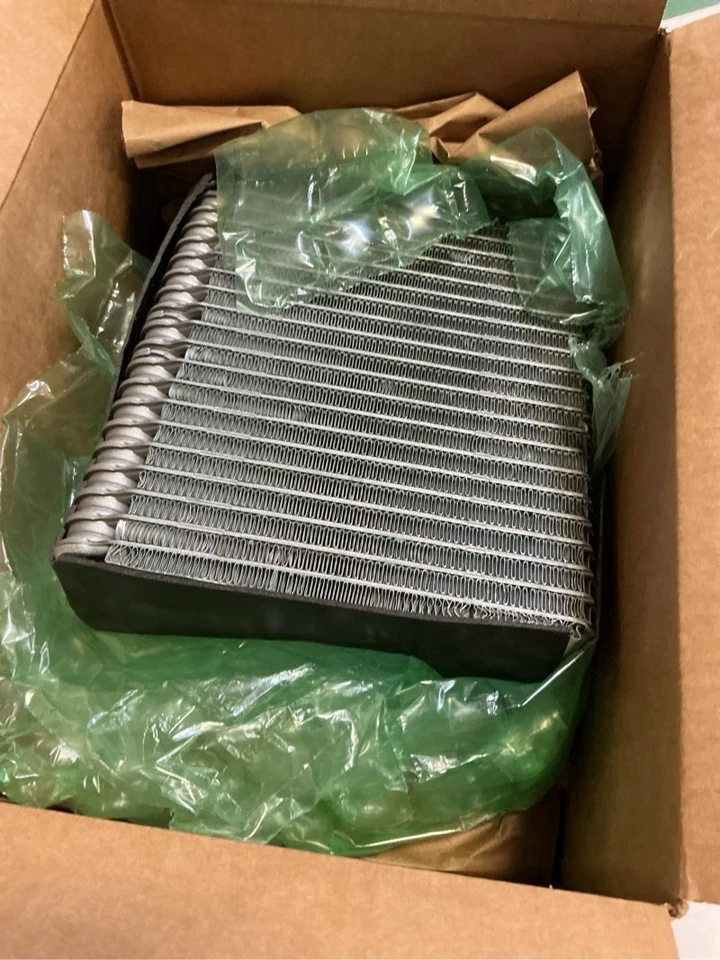 Denso 476-0025 A/C Evaporator Core Toyota Tundra 2000-2002 (Aug) OEM 88501-0C010 - Image 2 of 3