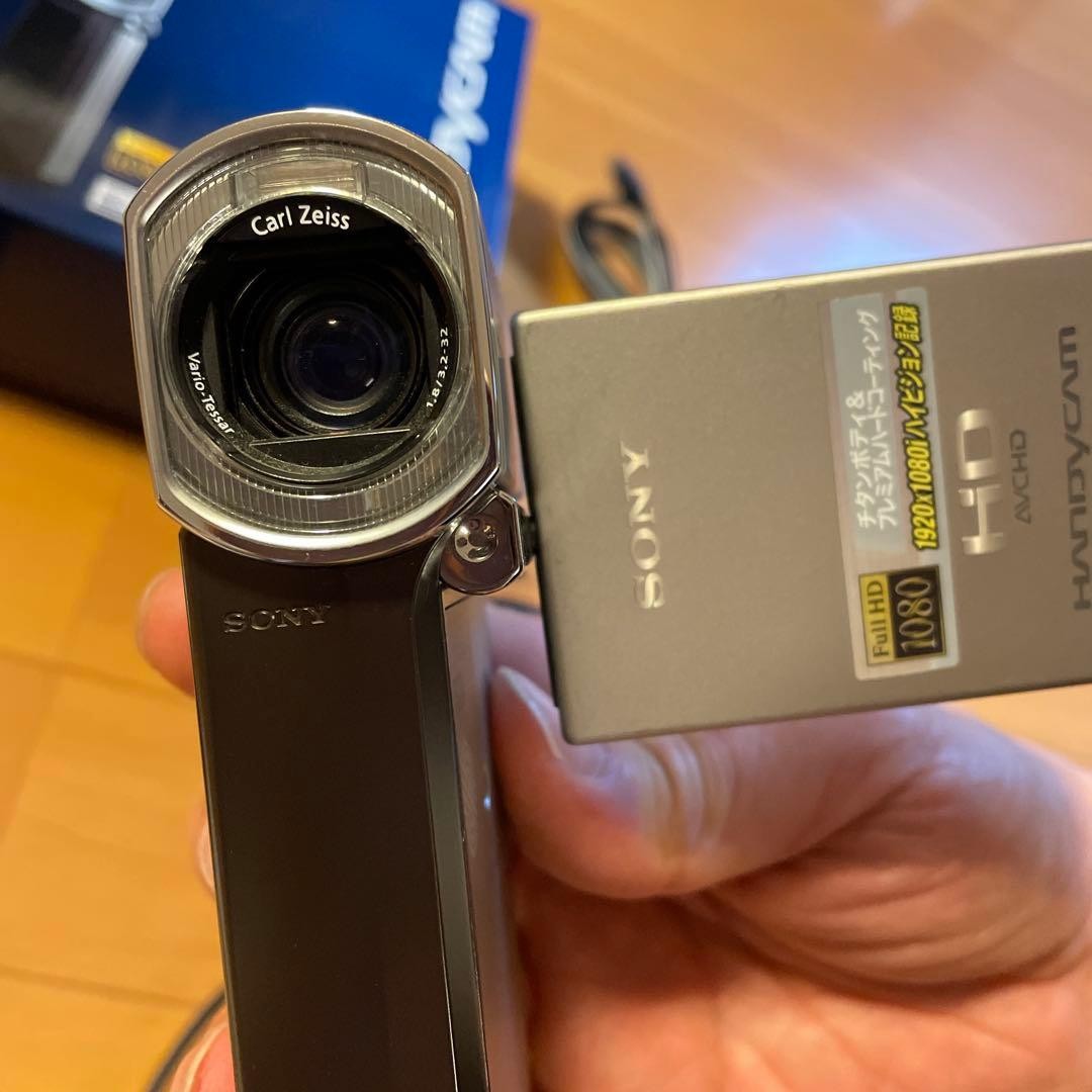 Sony Handycam HDR-TG1 Digital HD Video Camera with 8GB Memory