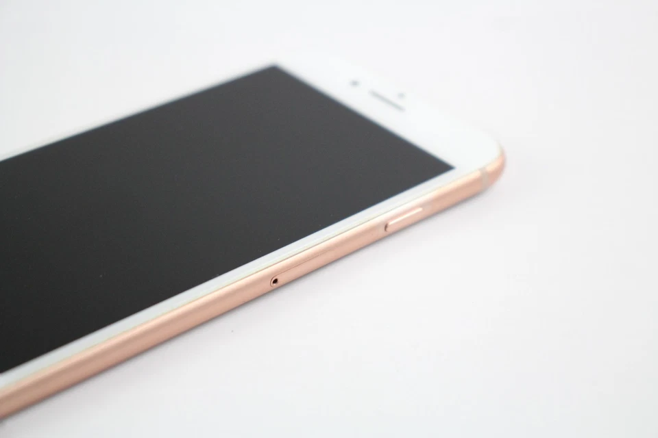 Apple iPhone 8 (Unlocked) A1905 64GB Gold Grade C Boxed - Image 4 of 4