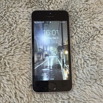 Apple iPhone SE Silver/Black 8MP 4.0in 2GB RAM Wi-Fi Bluetooth Smartphone A1723