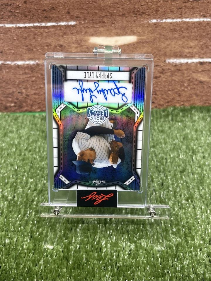 SPARKY LYLE/4 SSP 2025 HOJA BRONX LEGACY NYC BASE DE BÉISBOL AUTÓGRAFO PRISMÁTICO Foto 2 de 4