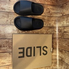 yeezy slides onyx size 4 men