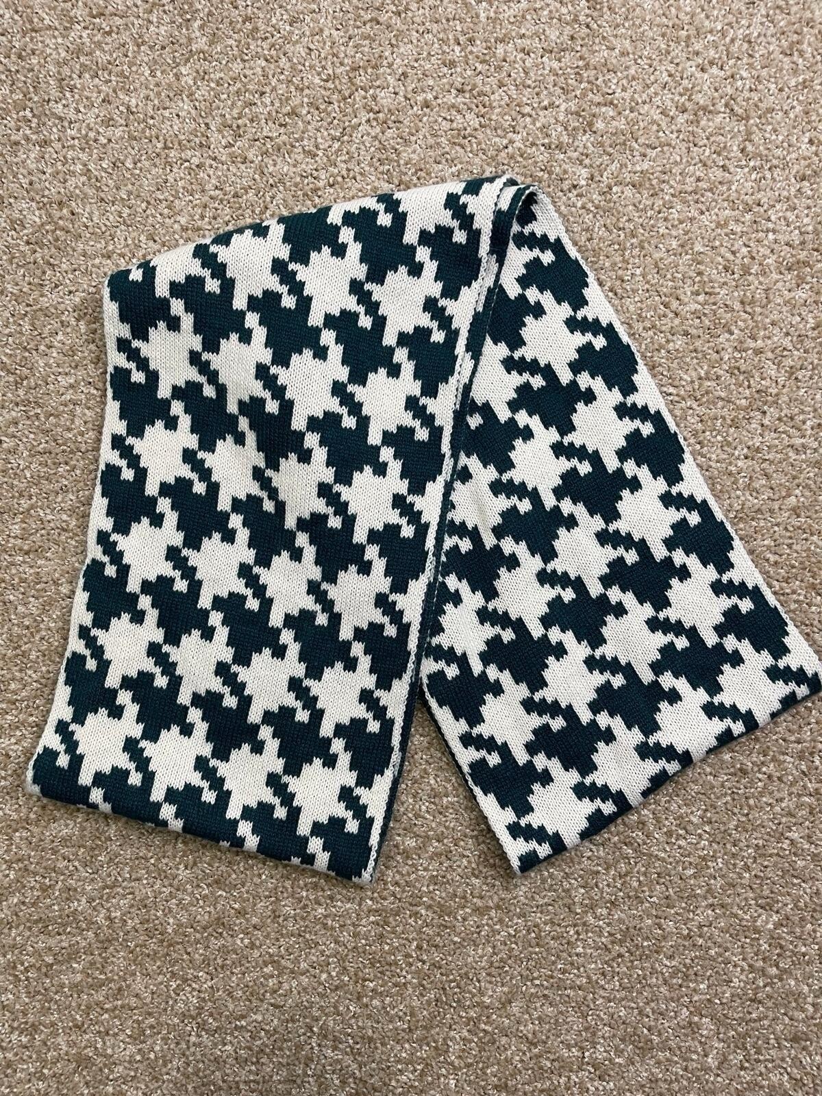 Berkshire Fashions Womens OS Knitted Infinity Winter Scarf Green White Geometric