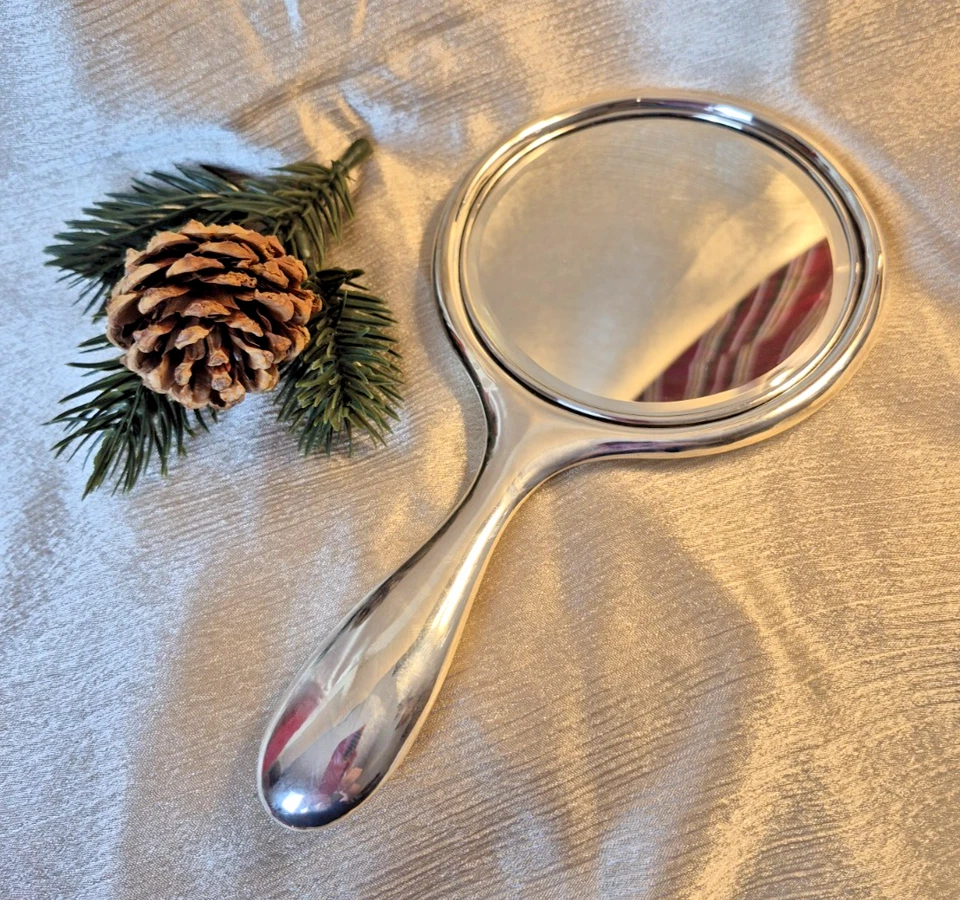 Antiguo espejo de mano de plata de ley diseño floral detallado alrededor del marco como nuevo Foto 2 de 4