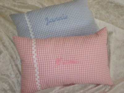 HANDGEFERTIGT Kissen, Kuschelkissen mit Namen, waschbar, Geschenk zu Geburt, Taufe, bestickt