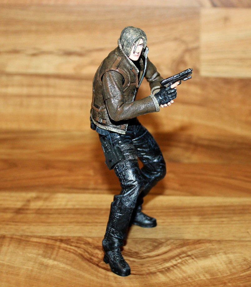 Resident evil 4 Leon S.Kennedy Action Figure Figur Neca Toys Resident evil 4 Leon S.Kennedy Action Figure Figur Neca Toys