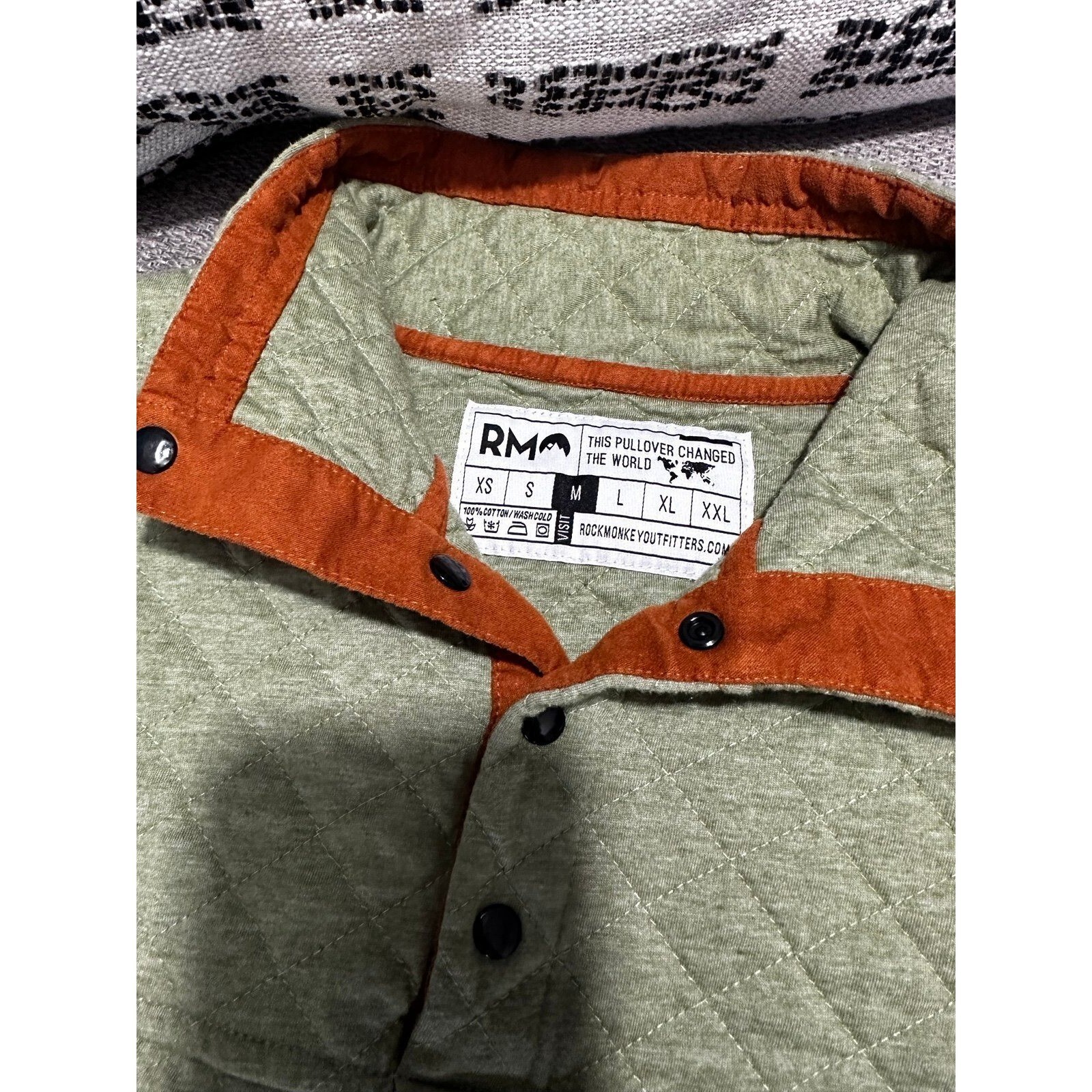 Rock monkey quilted pullover. Medium - image 3