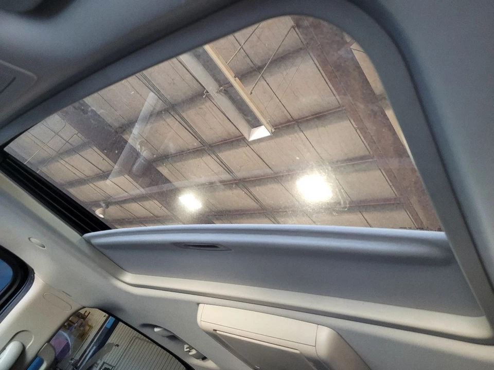 2007-2014 CADILLAC ESCALADE Sun Roof Sunroof Glass Only 22815953 - Изображение 3 из 4