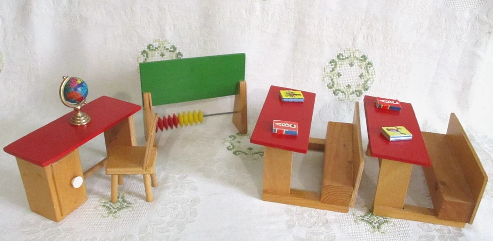 Puppenhaus Puppenschule Siso 5tlg. Möbel Tafel Pult vintage Holz + Zubehör 1:10 - Bild 3 von 4