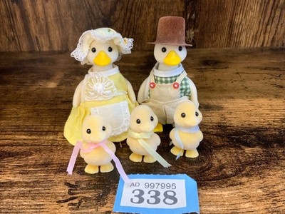 Sylvanian families calico beautiful puddlefords with babies perfect condition  