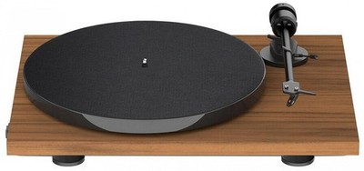 Pro-Ject E1 Phono Nuss voreingestellter Ortofon OM 5E Tonabnehmer