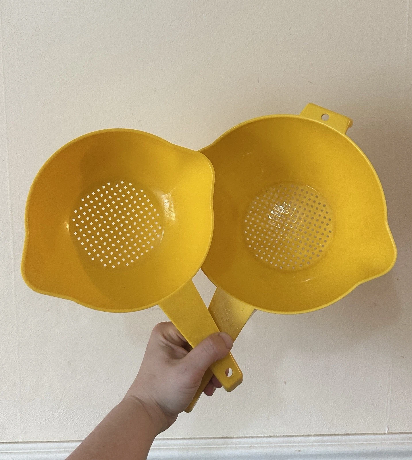 2 Vintage Tupperware Colander Strainer 1 Qt & 2 Qt Yellow with Pouring Spouts