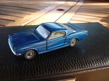 CORGI GB 320. FORD Mustang Fastback 2+2.  1/43.  Produit de 1965 à 1968.