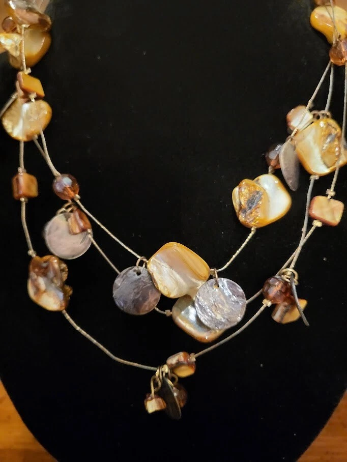 Collar Style & Co Marrón 3 Filas Ilusión Alambre Tono Dorado-Usado Foto 3 de 4