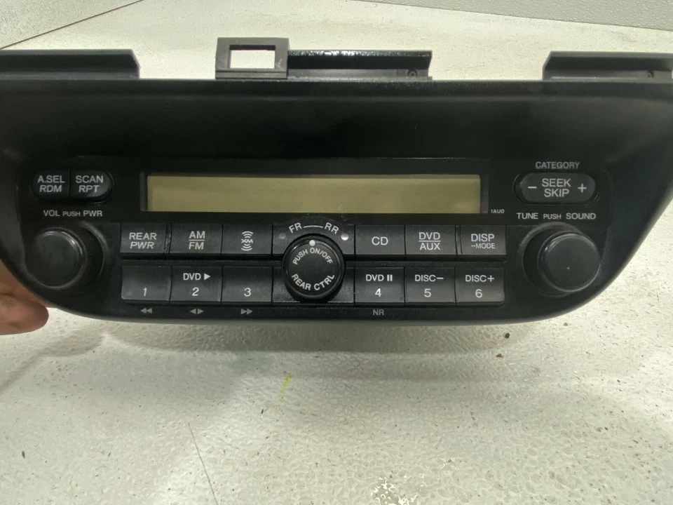 #2005-2010 HONDA ODYSSEY AM FM CD PLAYER RADIO RECEIVER 39100-SHJ-A800 - Image 2 of 4