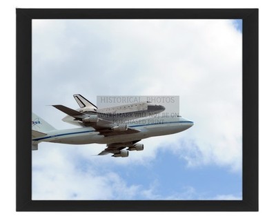 SPACE SHUTTLE DISCOVERY ONBOARD AIRCRAFT WASHINGTON D.C. 2012 8X10 FRAMED PHOTO