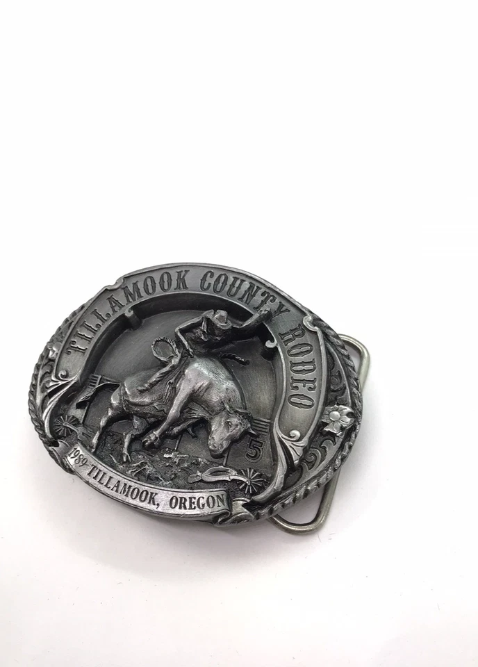Fivela de cinto vintage anos 80 Tillamook Oregon RODEO SISKIYOU ESTANHO Bull Riding Western - Imagem 3 de 4