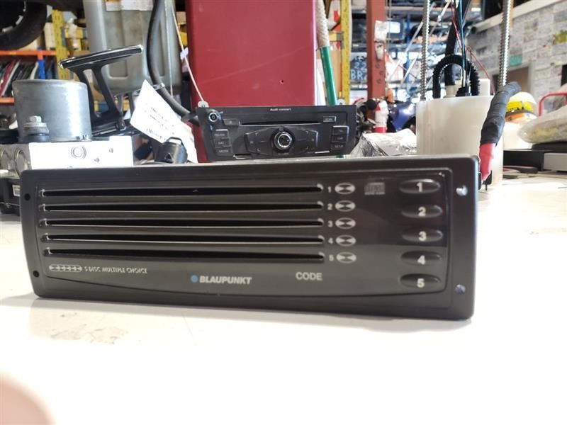 2007 Maserati Quattroporte BLAUPUNKT 5 Disc CD Player - OEM 7607769150
