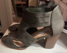 Top Moda Heels Zip Closure Army Green Size 8.5 GUC