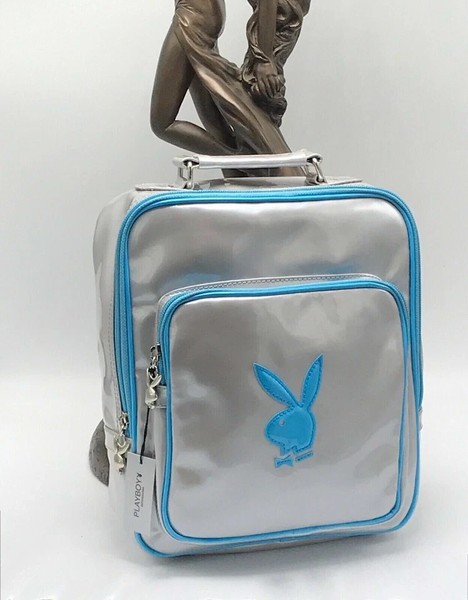 2 MOCHILAS  ORIGINAL  PLAYBOY OFICIAL. BACKPACK. 1 PLATA Y OTRA ROJA.
