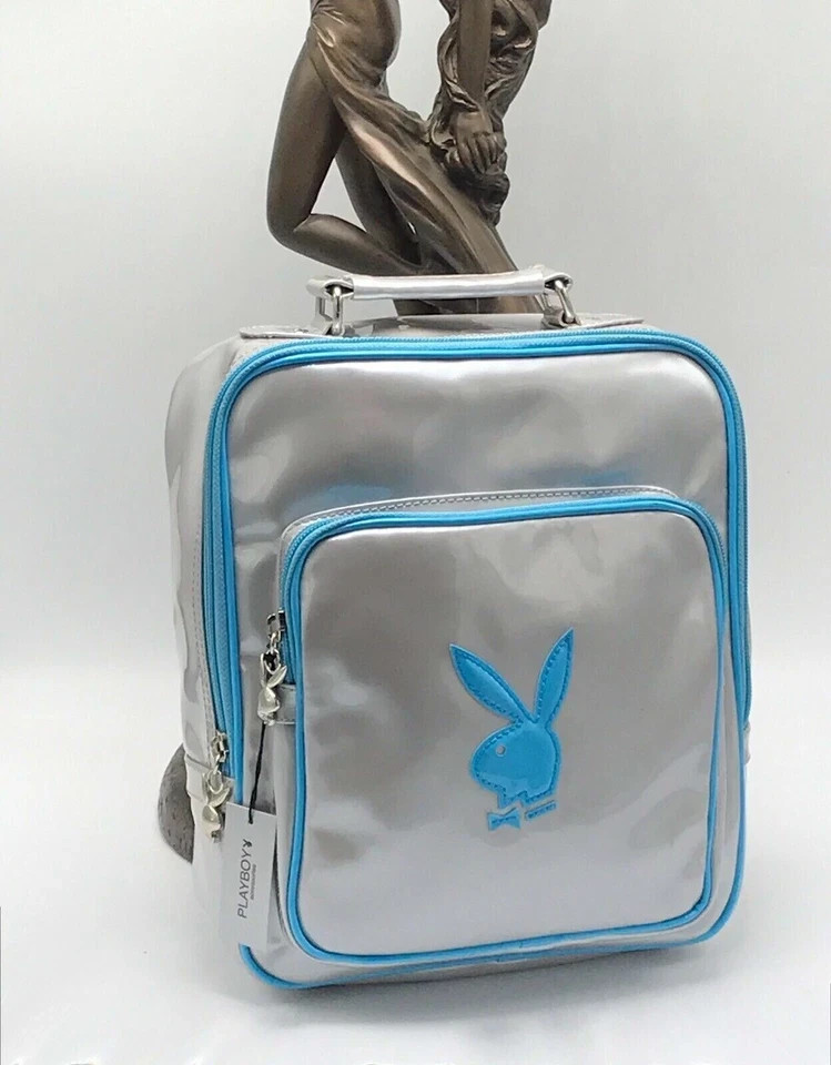 2 MOCHILAS ORIGINAL PLAYBOY OFICIAL. BACKPACK. 1 PLATA Y OTRA ROJA.