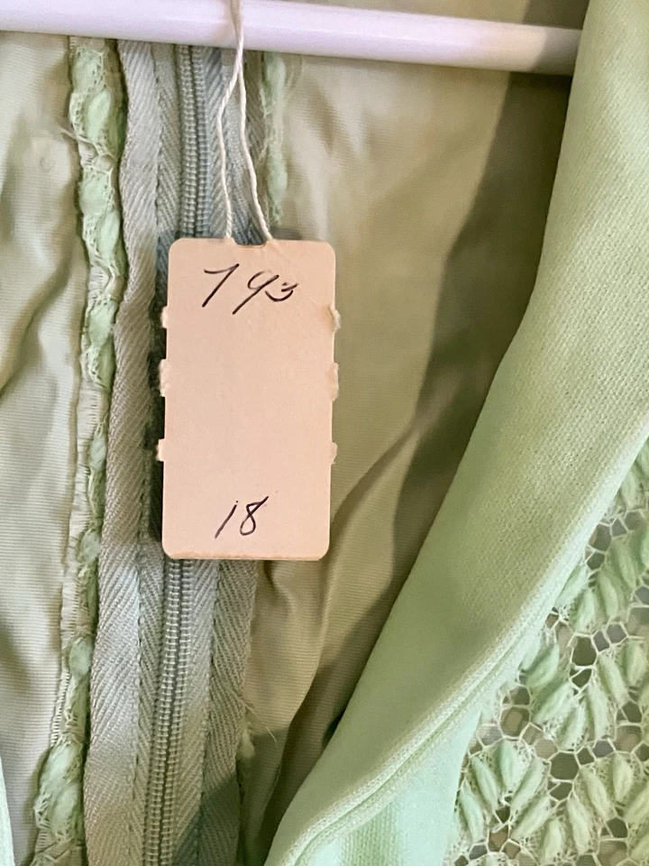 Vintage 1960 Marlenes Green Maxi Dress Size 18 Mesh Detail Bodice Pleated Skirt - Image 4 of 4