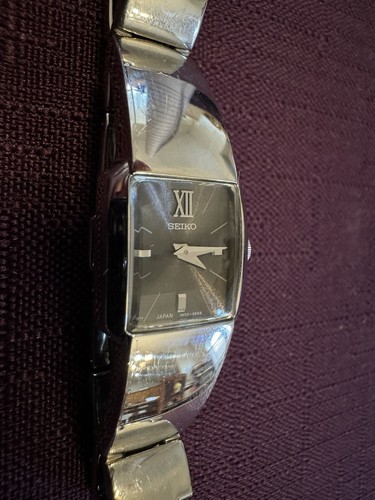 Seiko 1n00-0dc0 Women’s Bracelet Watch Silver Tone New Battery Works Great - Picture 9 of 17