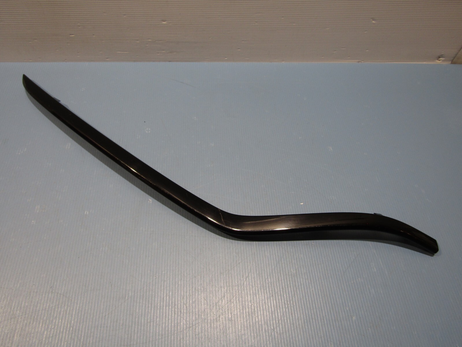 MERCEDES BENZ Cls-63 W218 Front Bumper Right Moulding Chrome  