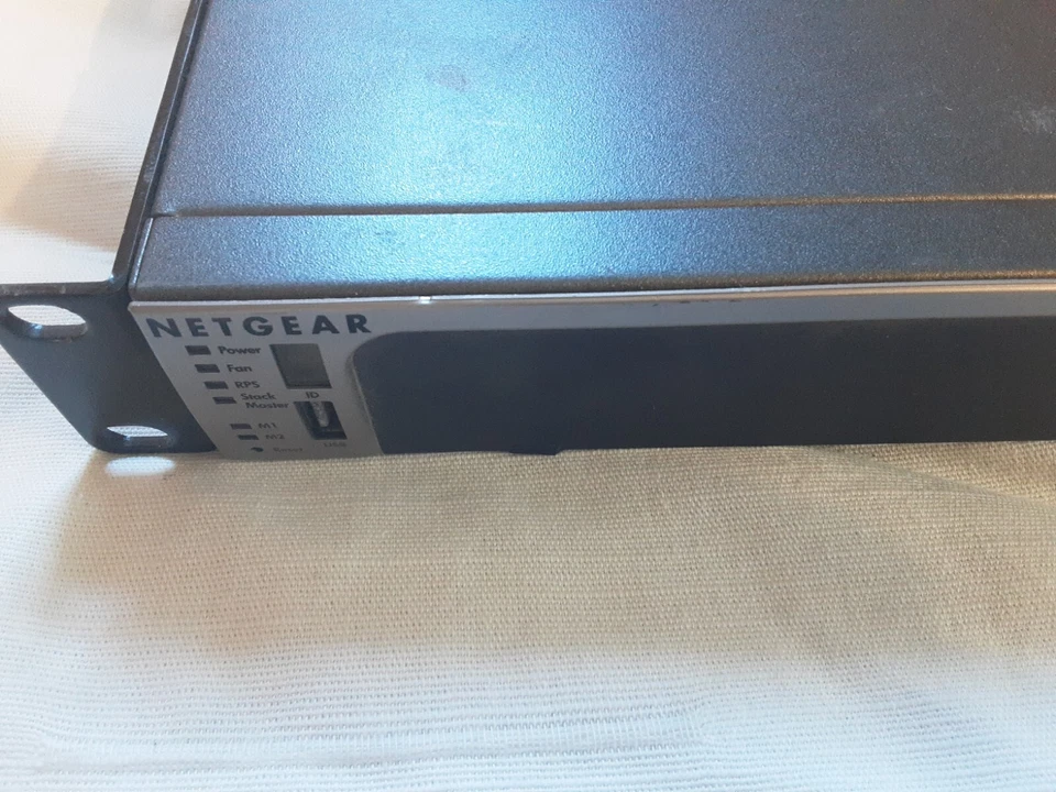 Netgear GSM7328S v2 ProSafe Gigabit L3 Managed Stackable Switch. .ref:CD_18 - Image 2 of 4