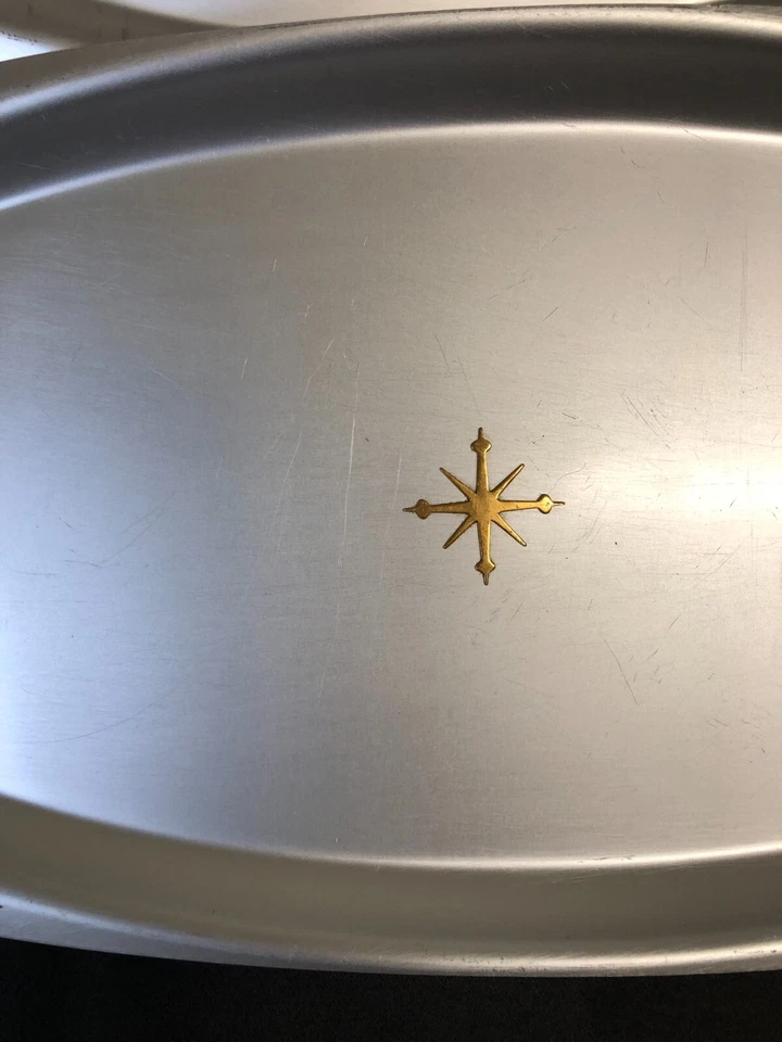 Juego de (2) Bandejas para Servir Vintage Años 50 MIRRO Medallion MCM Atomic Starburst EE. UU. Foto 3 de 4