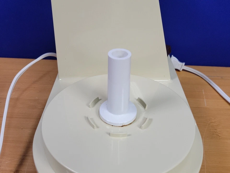 Hamilton Beach 2 Speed Food Processor Almond Model 702AL - Image 3 of 4