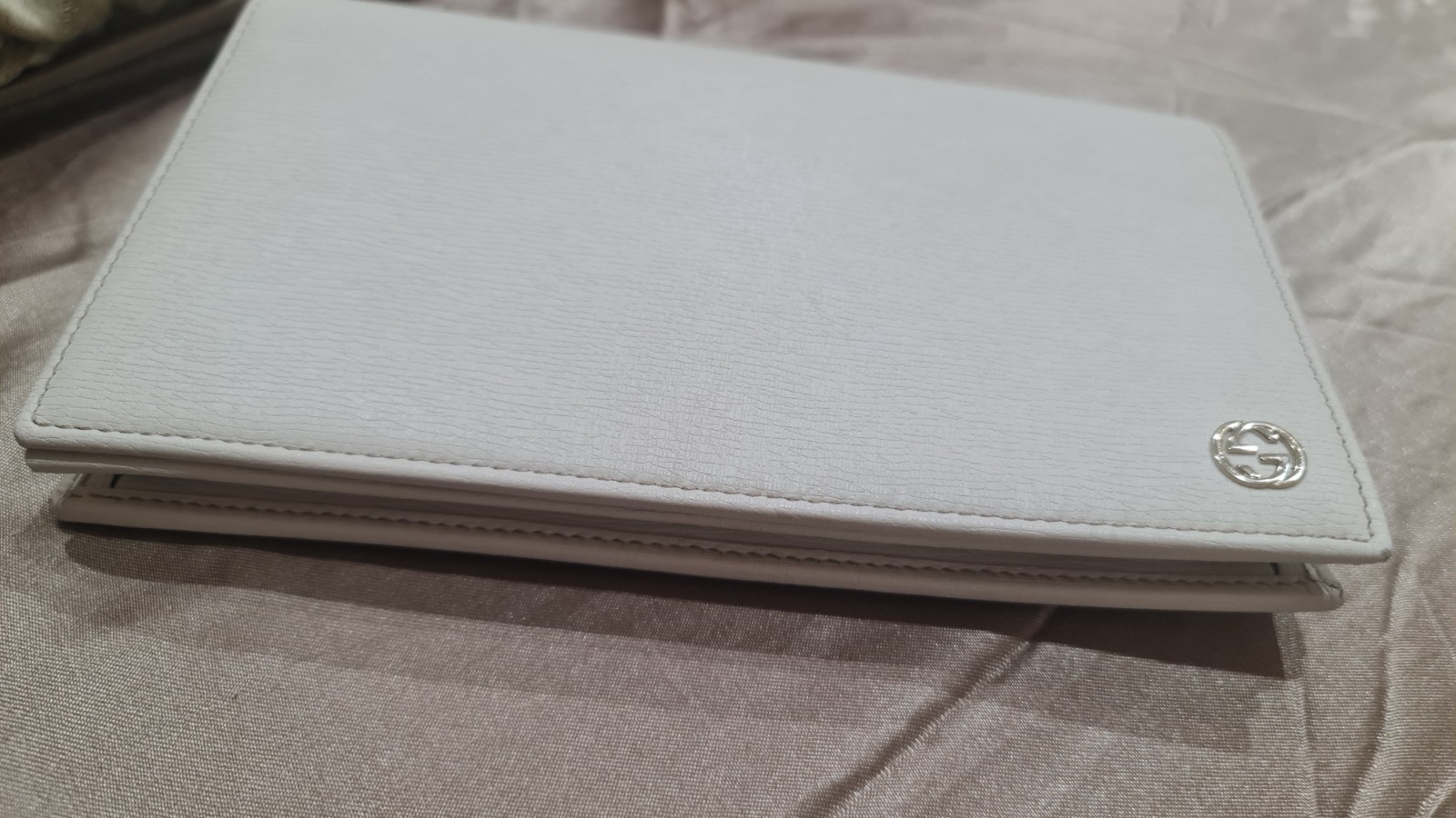 AUTHENTIC Gucci White Leather Interlocking GG Cro… - image 17