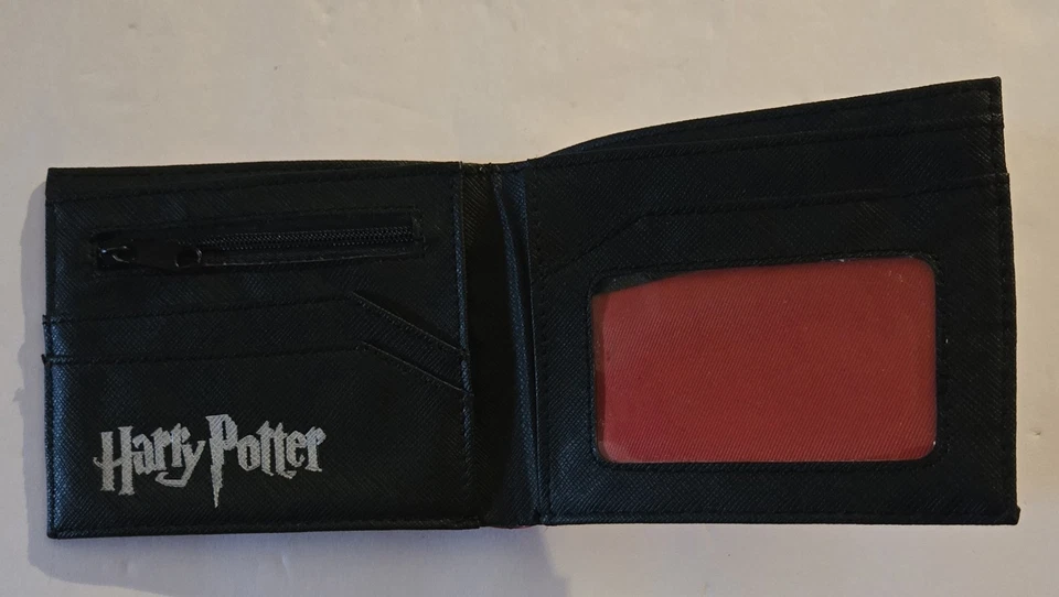 Harry Potter Hogwarts Express 9 3/4 Gryffindor Crest Bi-Fold Wallet Bioworld  - Image 3 of 4