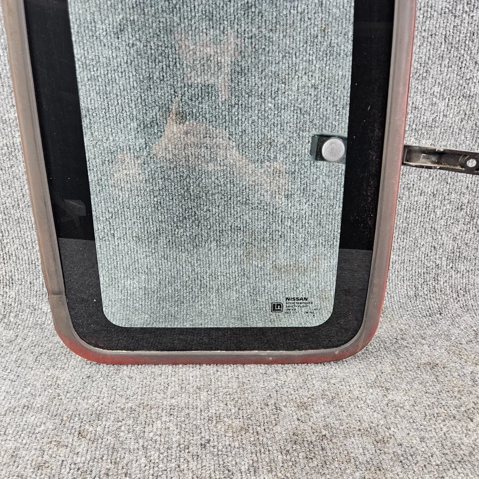 Camión Nissan 86-97 carrocería rígida D21 ventilación trasera cuarto ventana lado del conductor izquierdo Foto 3 de 4