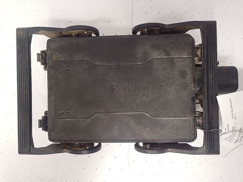 2015-2019 Chevrolet Silverado 2500 Fuse Box Engine 11377113 - Picture 2 of 12